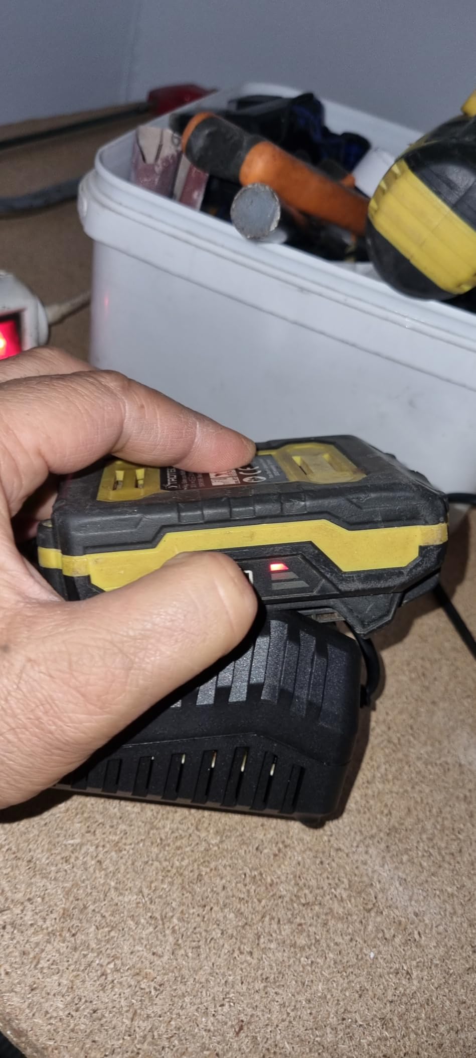 Lädt meinen 4Ah Akku ruckzuck