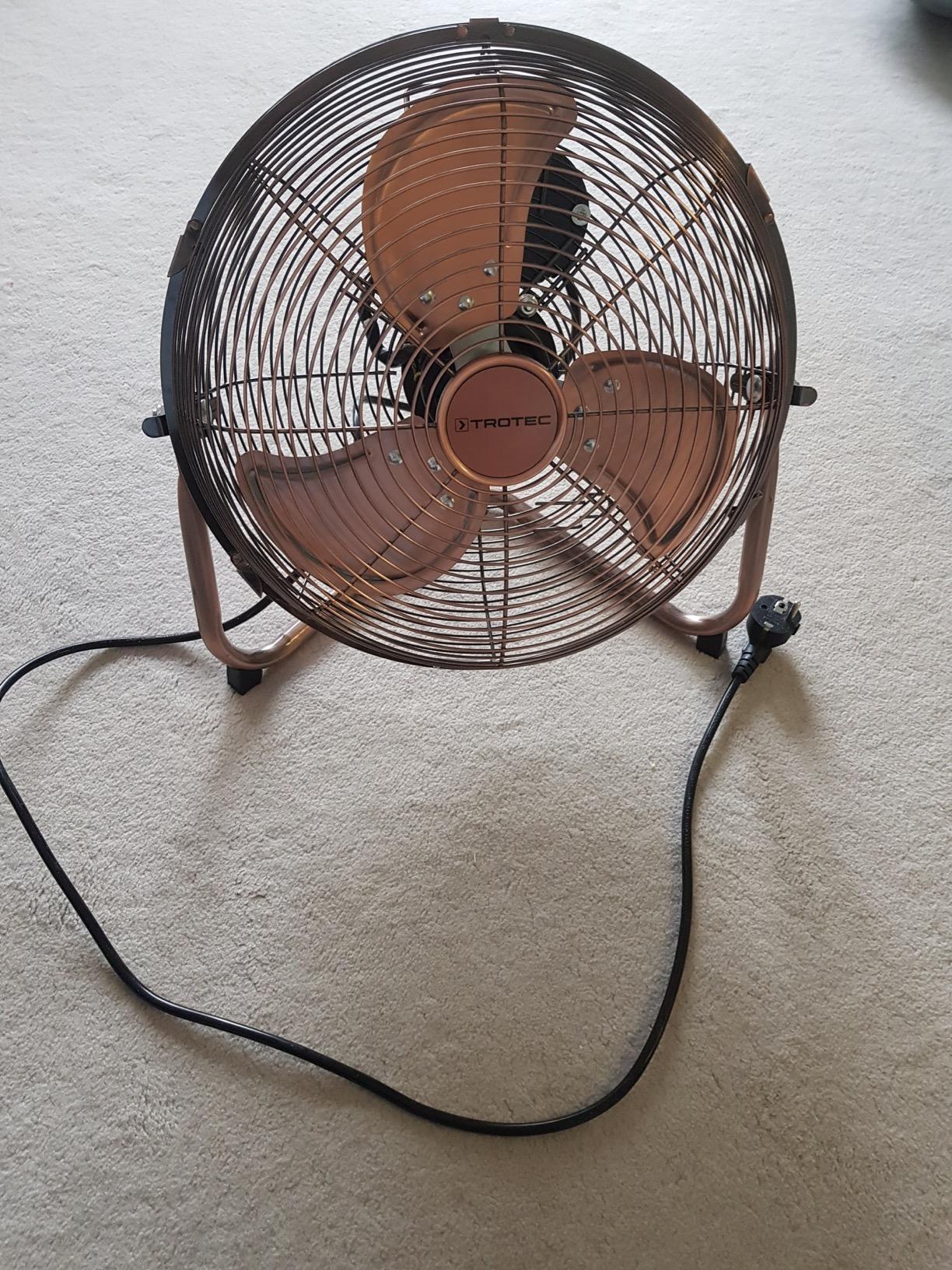 Solider Bodenventilator